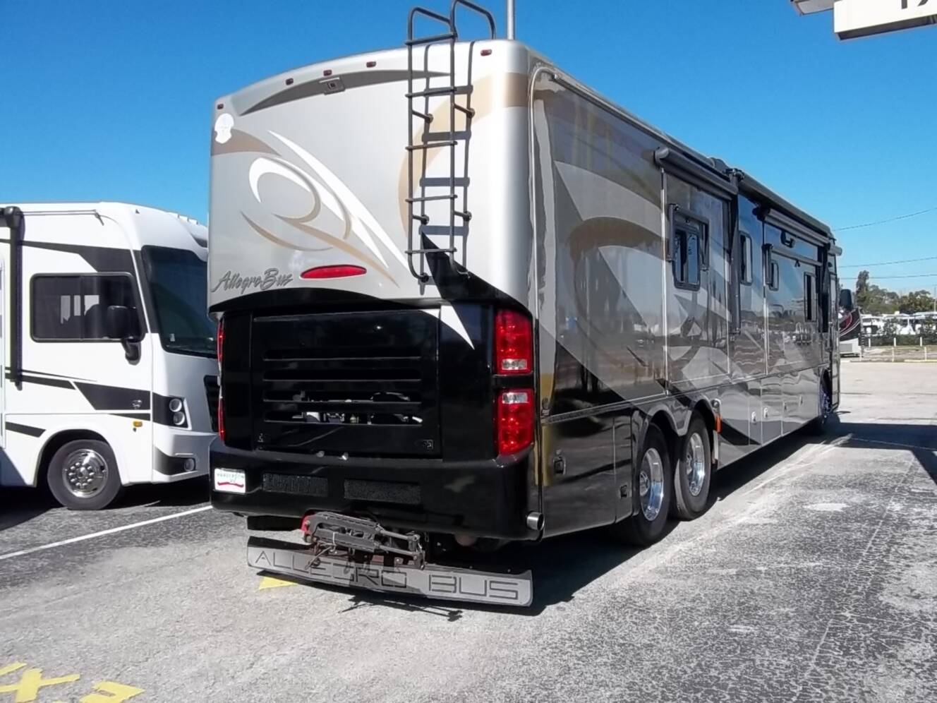 A photo of this 2011 Tiffin Motorhomes Allegro Bus 43 QGP
