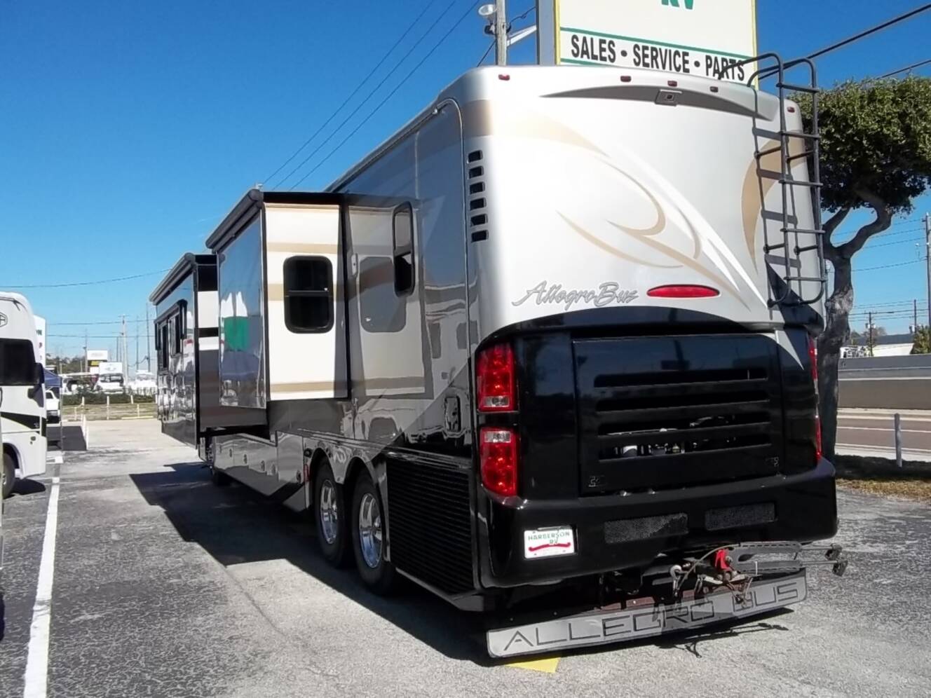 A photo of this 2011 Tiffin Motorhomes Allegro Bus 43 QGP