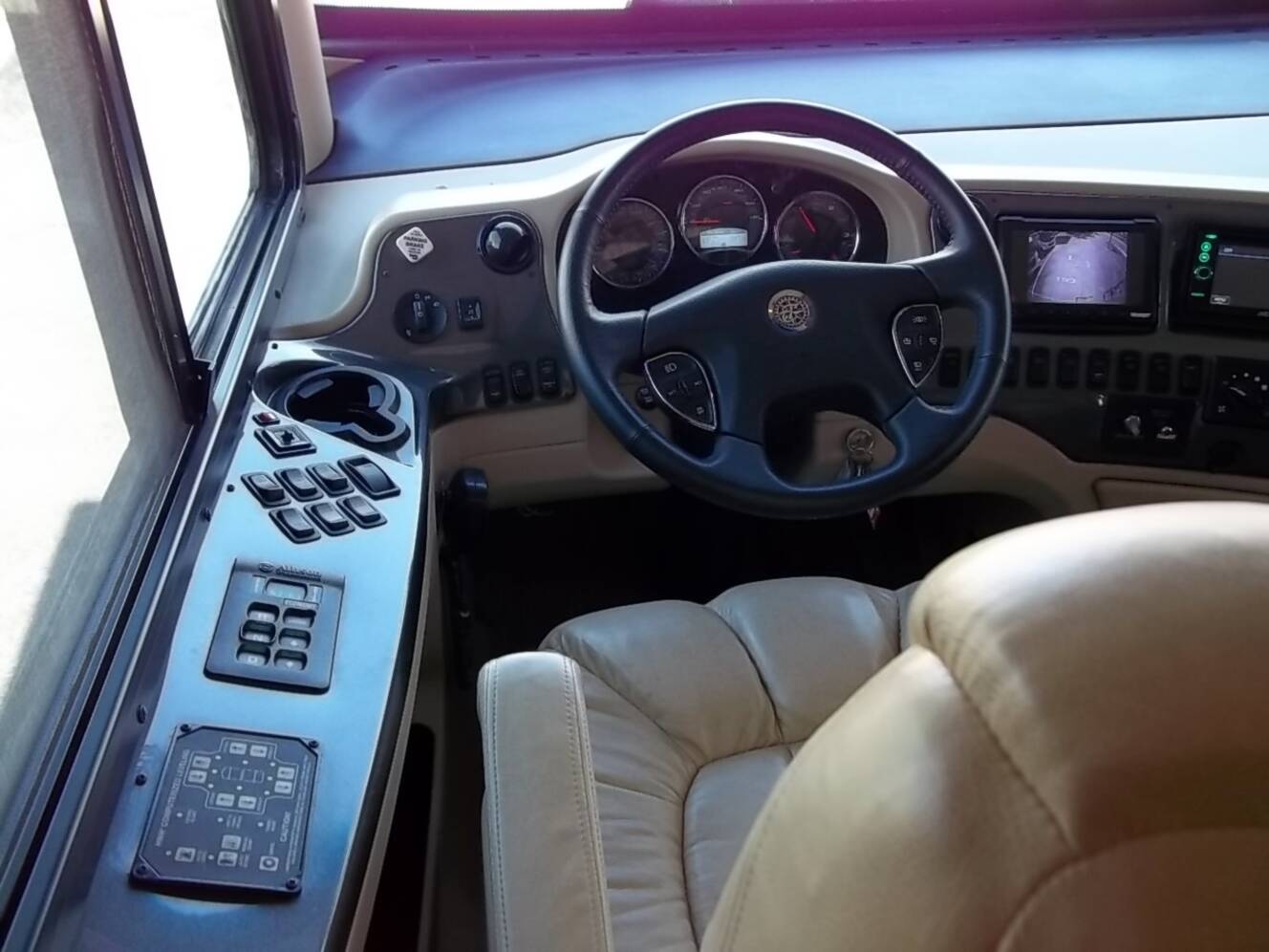A photo of this 2011 Tiffin Motorhomes Allegro Bus 43 QGP