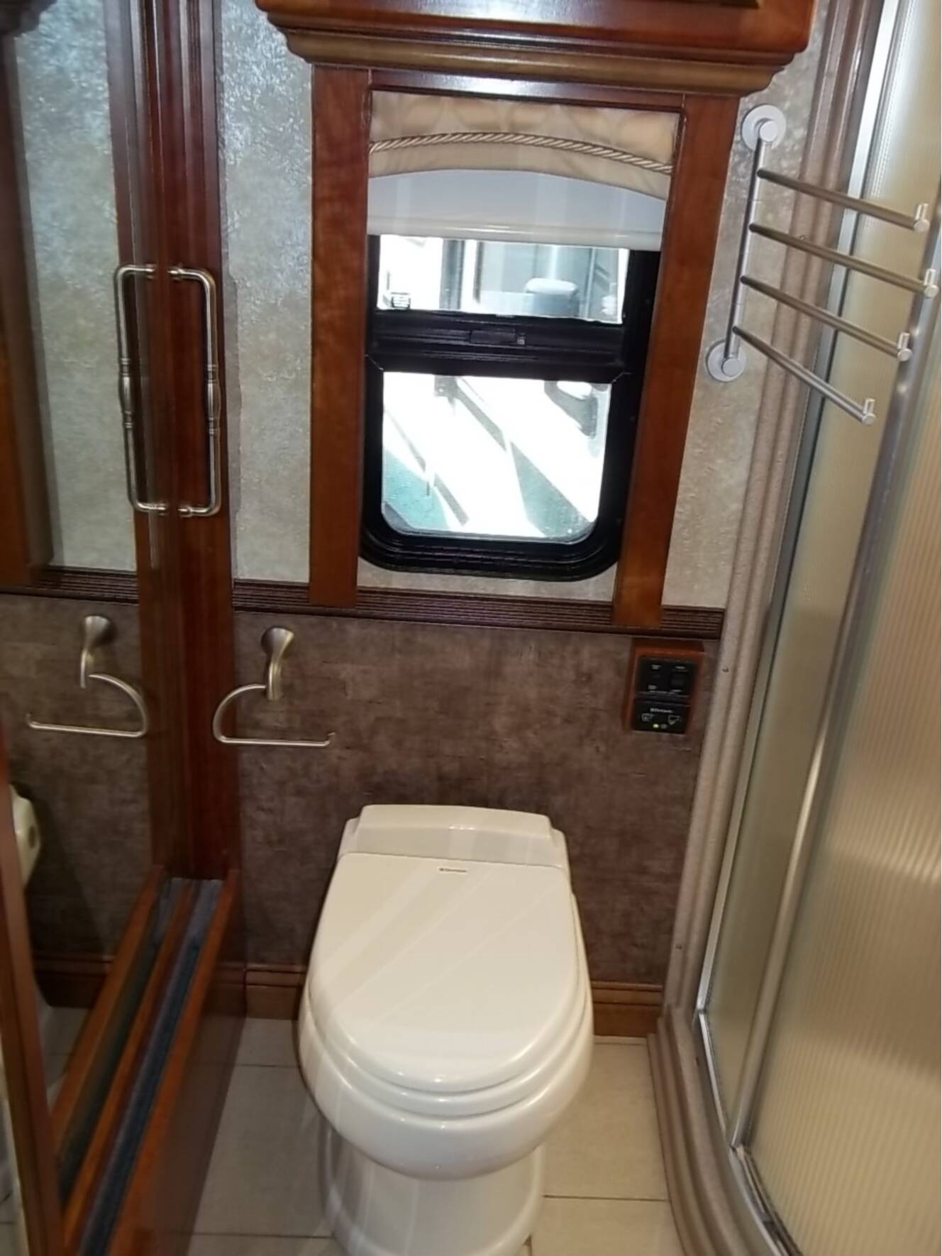 A photo of this 2011 Tiffin Motorhomes Allegro Bus 43 QGP