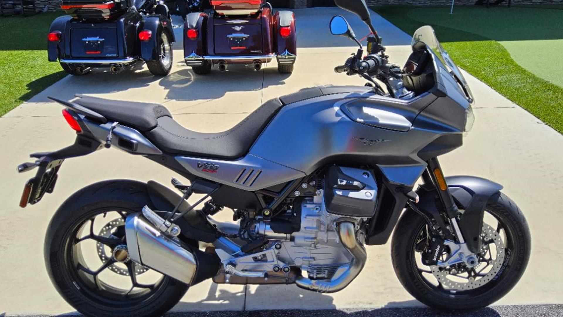 2025 Moto Guzzi V100 Mandello MANDELLO in Wildwood, FL