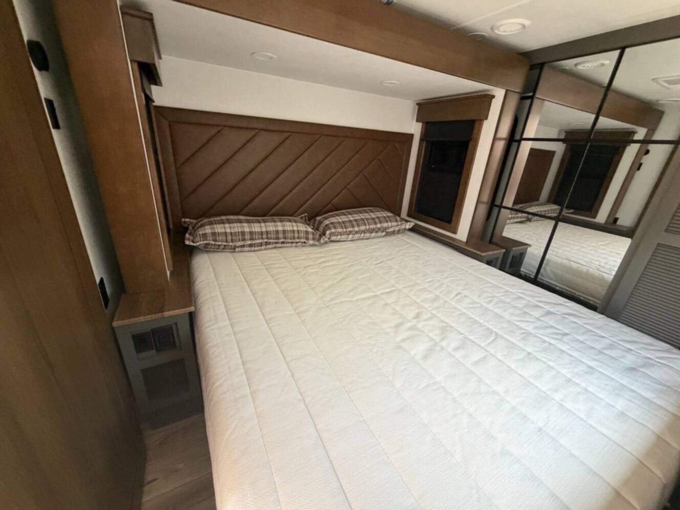 A photo of this 2026 Keystone Montana High Country 300RK