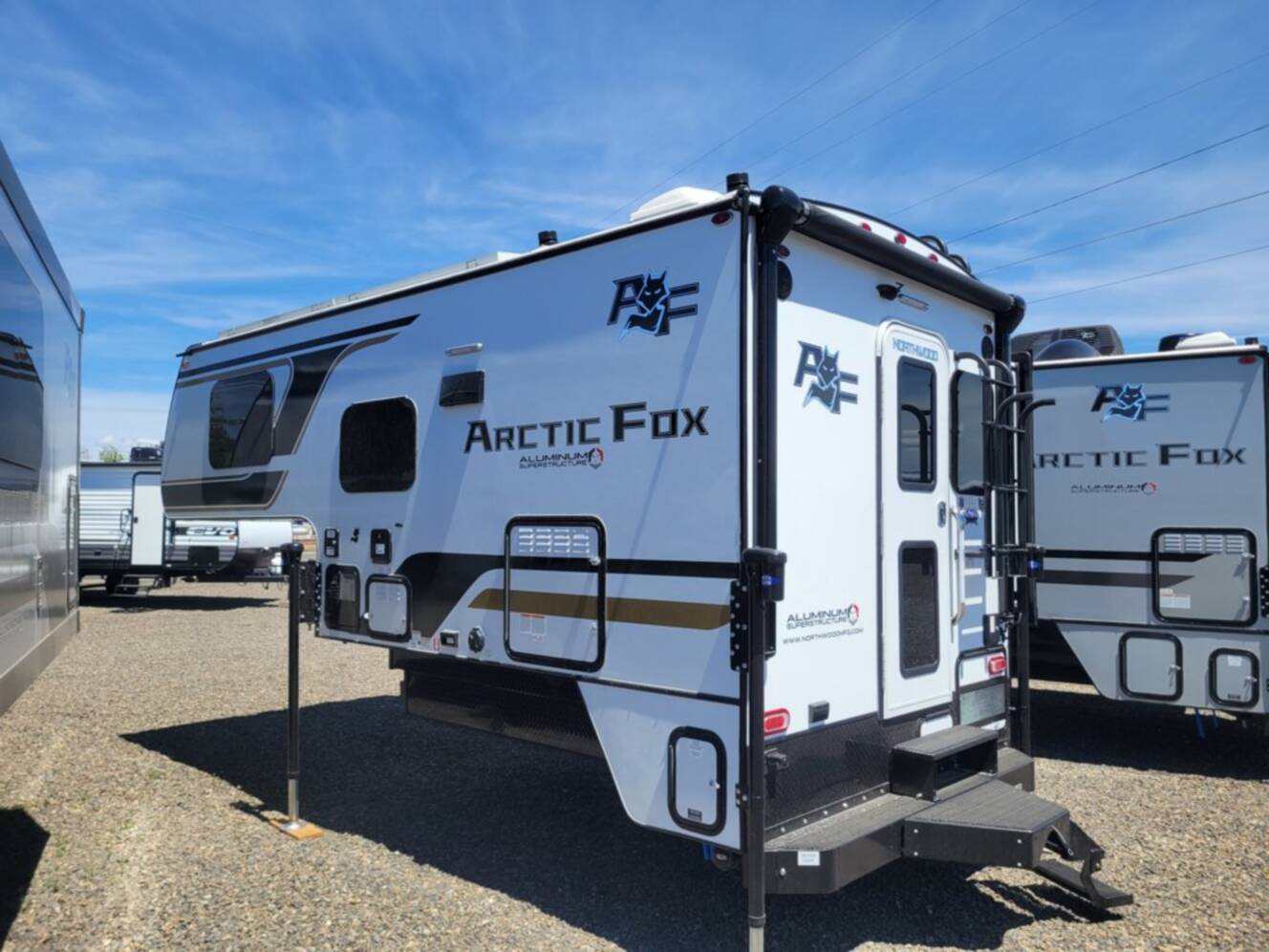 A photo of this 2027 Northwood Mfg ARCTIC FOX 990