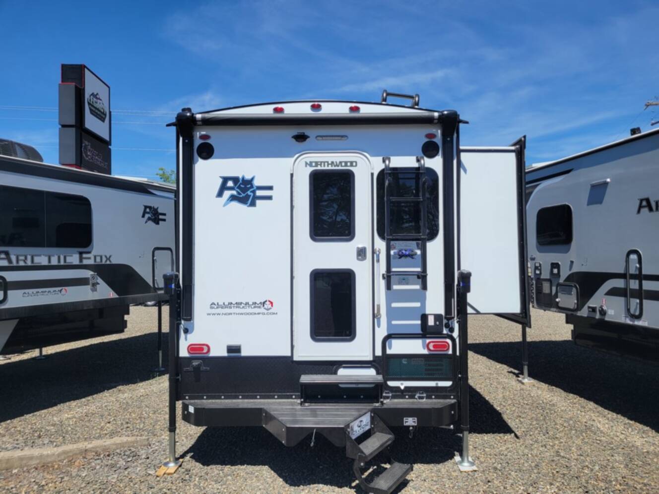 A photo of this 2027 Northwood Mfg ARCTIC FOX 990