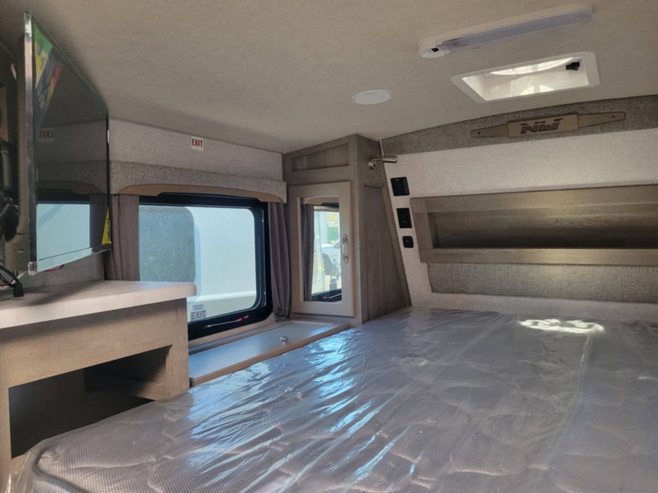 A photo of this 2027 Northwood Mfg ARCTIC FOX 990