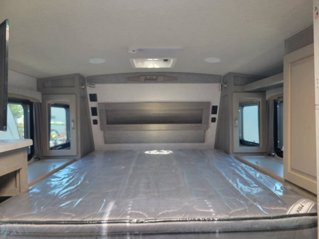 A photo of this 2027 Northwood Mfg ARCTIC FOX 990
