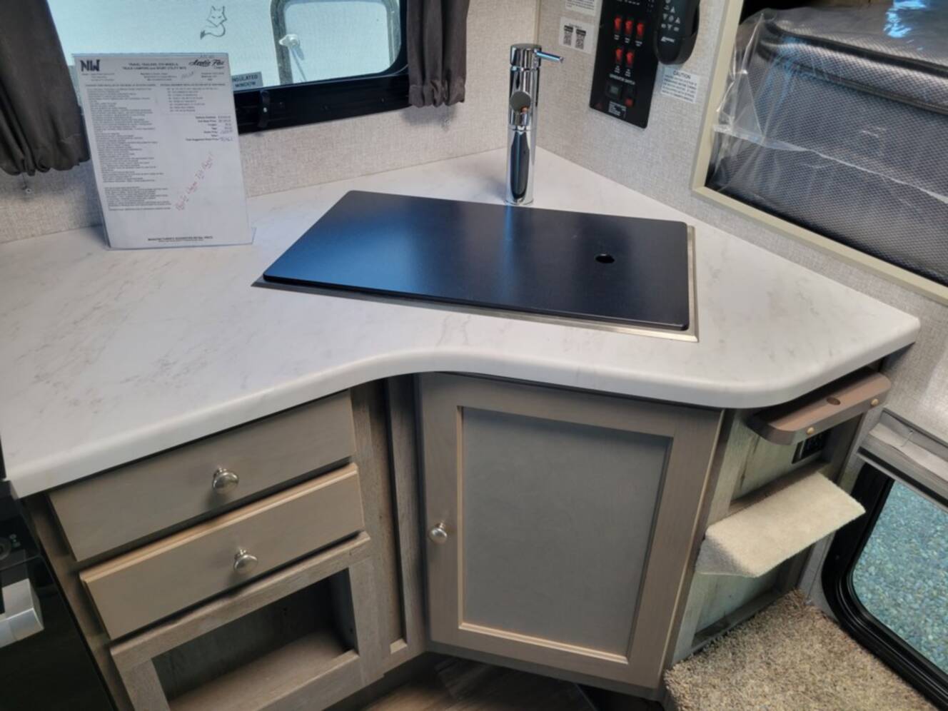A photo of this 2027 Northwood Mfg ARCTIC FOX 990