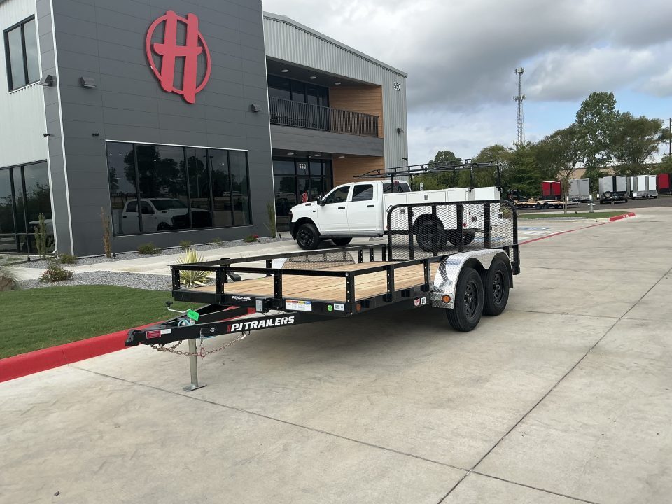 2027 PJ Trailers UL in Paris, TX