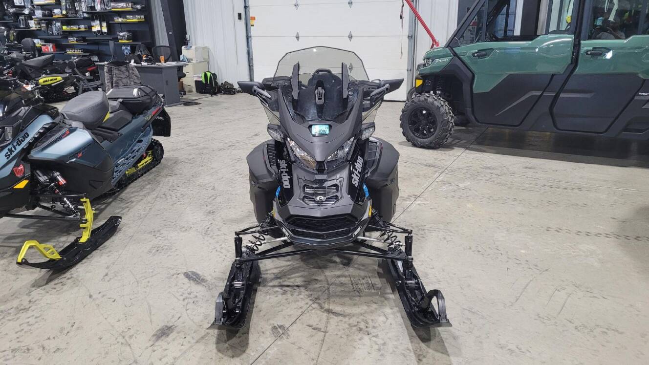 A photo of this 2024 Ski-Doo Expedition Xtreme 900 ACE Turbo R ES Cobra WT 1.8