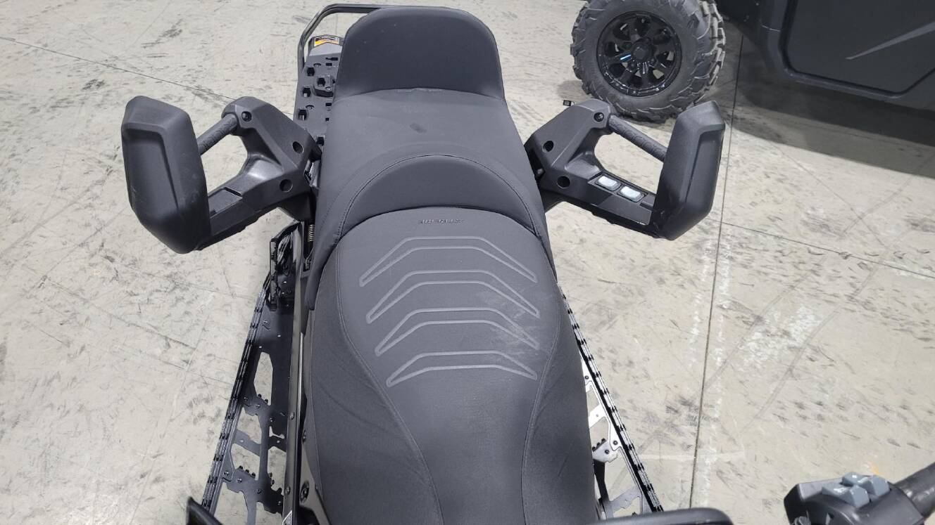 A photo of this 2024 Ski-Doo Expedition Xtreme 900 ACE Turbo R ES Cobra WT 1.8