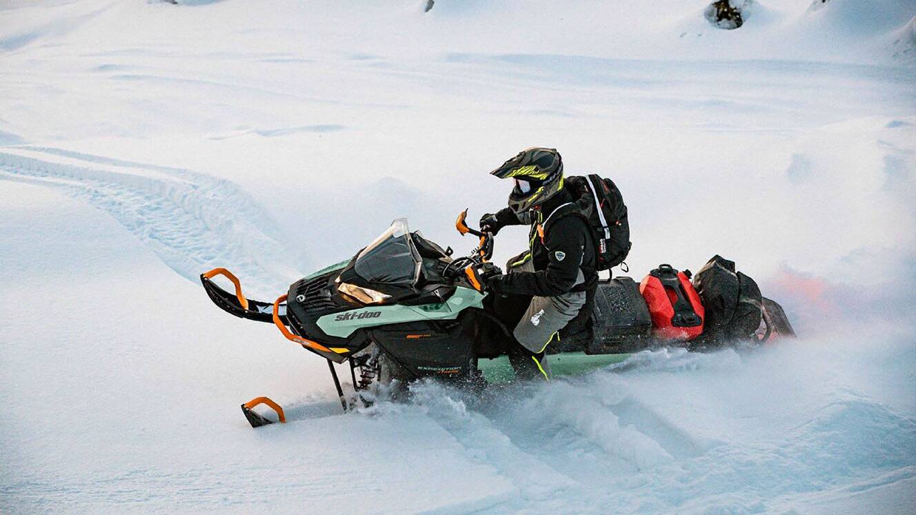 A photo of this 2024 Ski-Doo Expedition Xtreme 900 ACE Turbo R ES Cobra WT 1.8