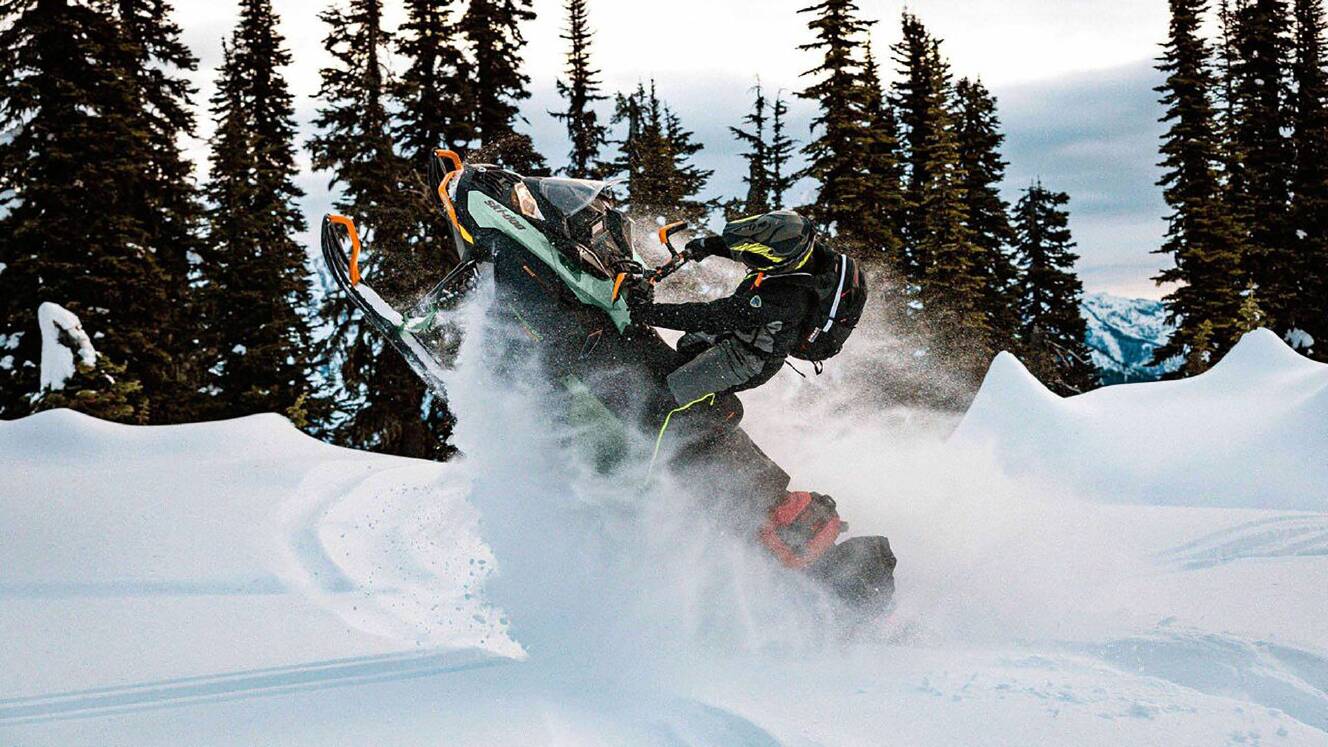 A photo of this 2024 Ski-Doo Expedition Xtreme 900 ACE Turbo R ES Cobra WT 1.8