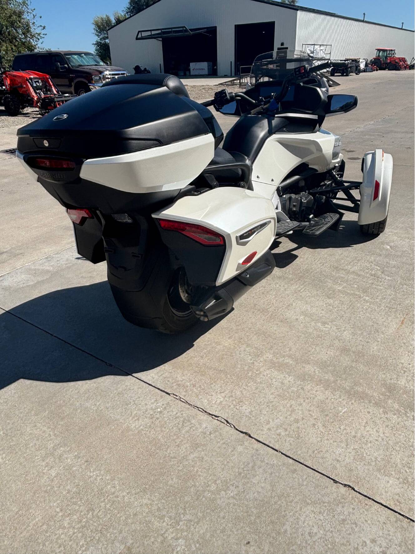 A photo of this 2026 Can-Am Spyder F3 Limited
