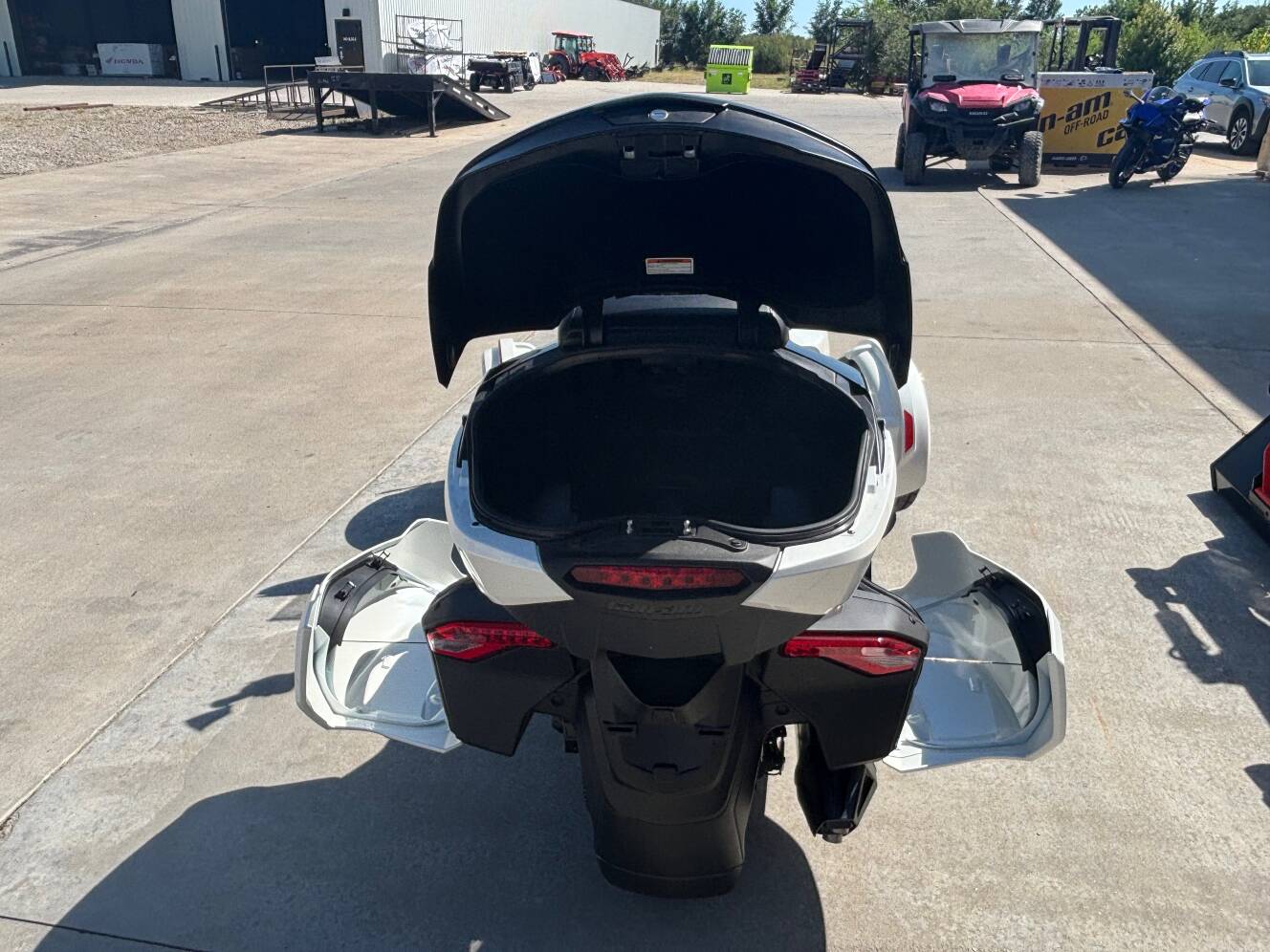 A photo of this 2026 Can-Am Spyder F3 Limited