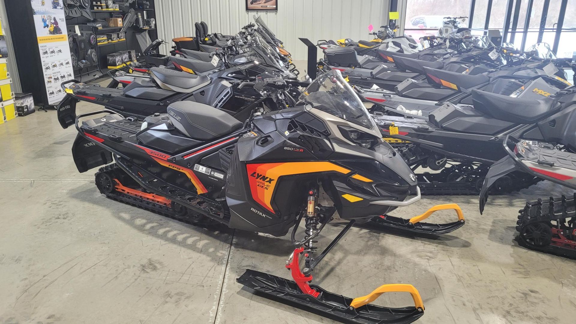 2025 Lynx Rave GLS 850 E-TEC Turbo R Ice Ripper XT 1.5 SHOT w/ 1 in huron OH