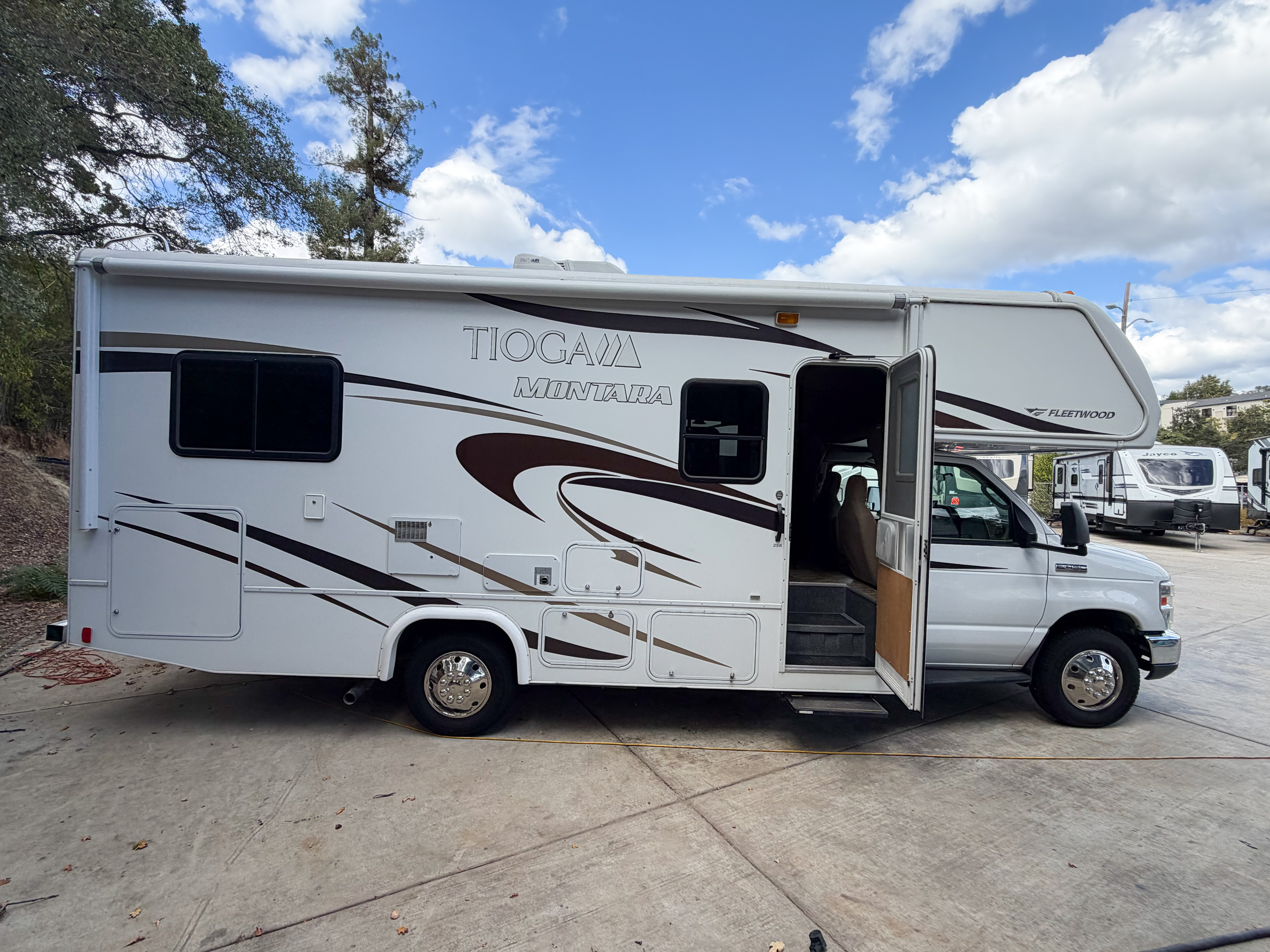2014 Fleetwood TIOGA 25K in auburn CA