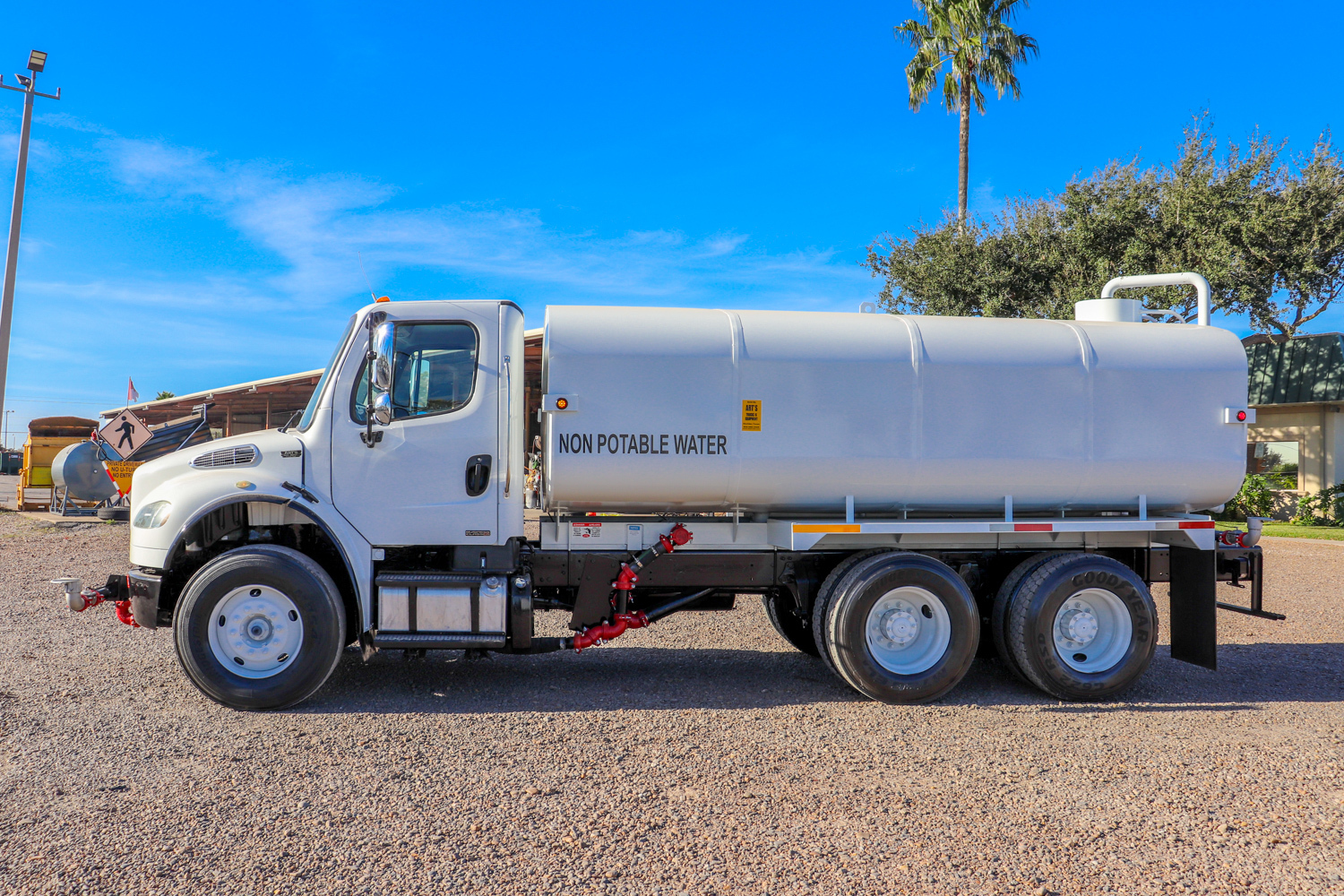 2016 FREIGHTLINER BUSINESS CLASS M2 106 in Mcallen, TX
