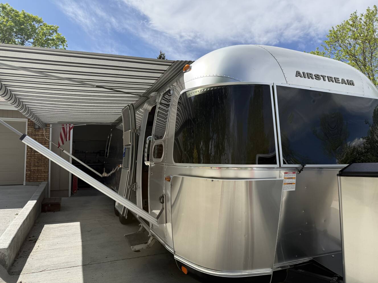 A photo of this 2018 Airstream CLASSIC 30RBQ