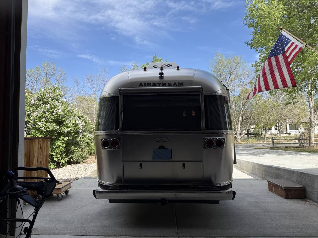 A photo of this 2018 Airstream CLASSIC 30RBQ