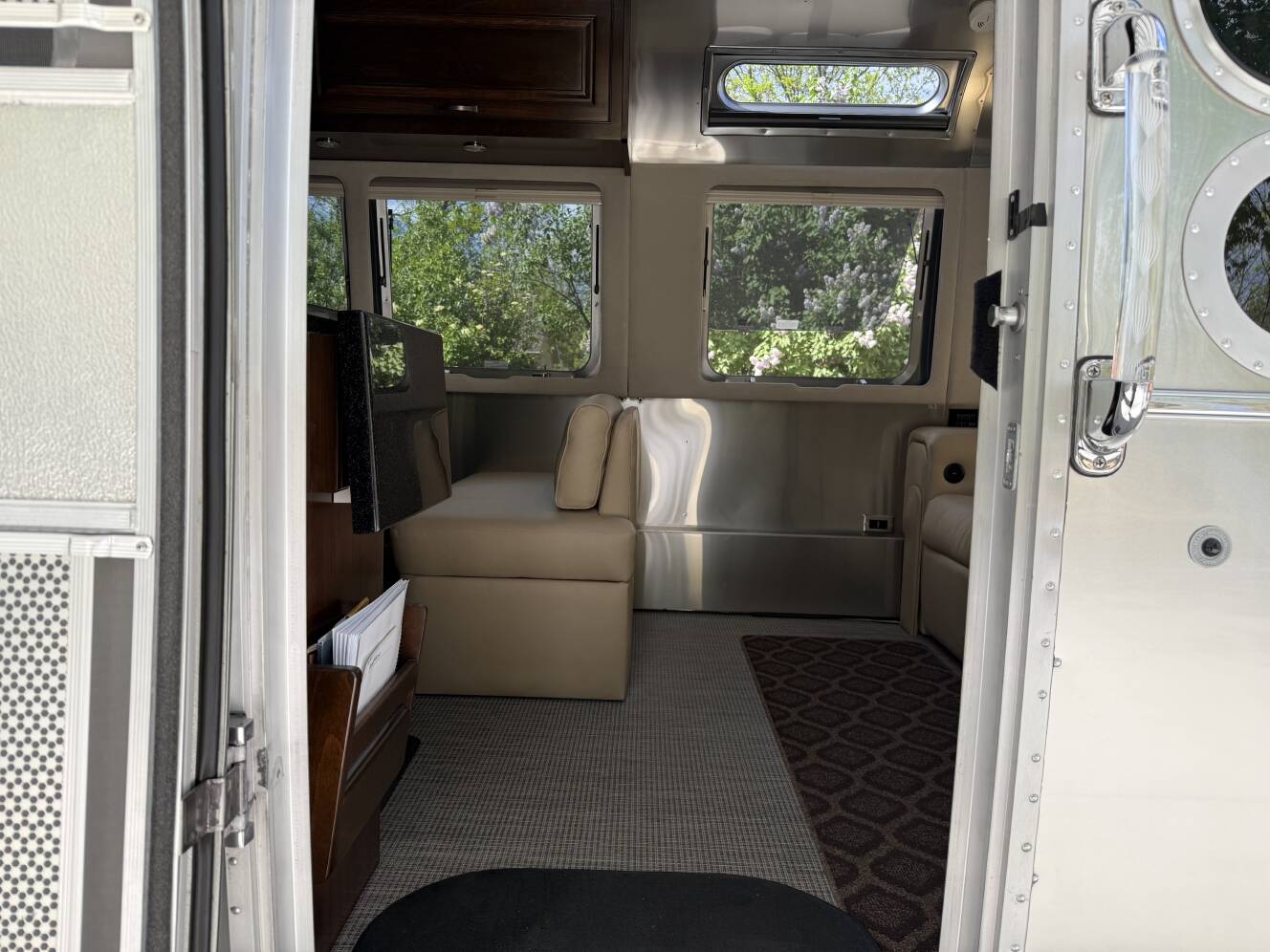 A photo of this 2018 Airstream CLASSIC 30RBQ