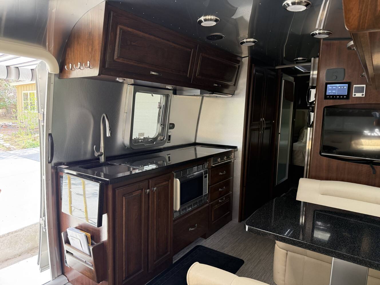 A photo of this 2018 Airstream CLASSIC 30RBQ