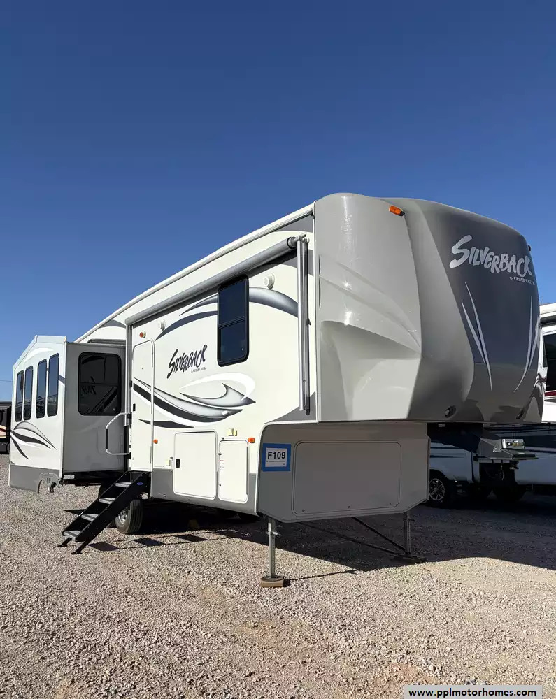 2013 Forest River Cedar Creek Silverback 29RE in el reno OK