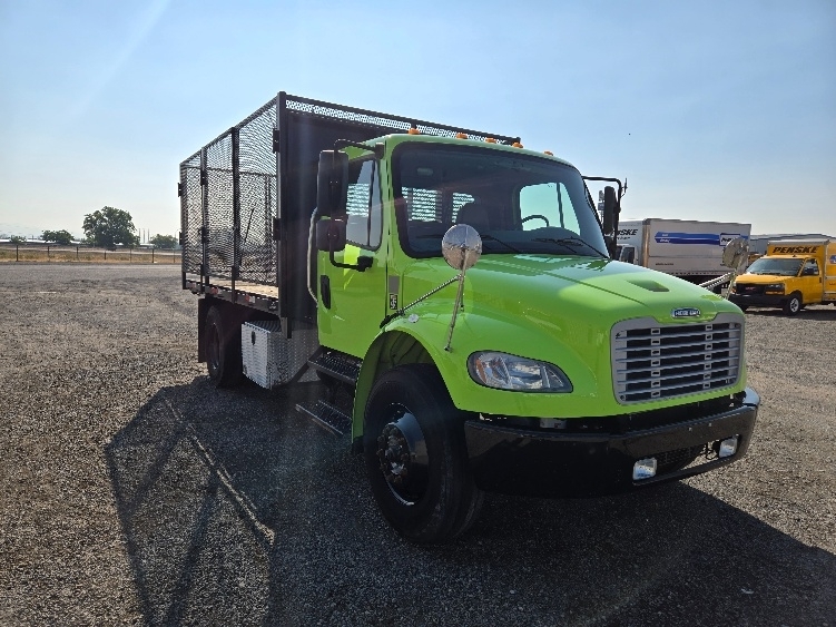 2021 FREIGHTLINER BUSINESS CLASS M2 106 in Yakima, WA