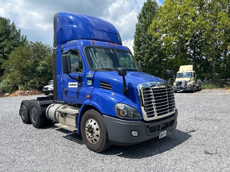 2020 FREIGHTLINER CASCADIA 113 in Blountville, TN