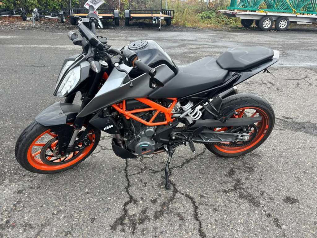 2022 KTM Duke 390 DUKE in Hillsboro, OR