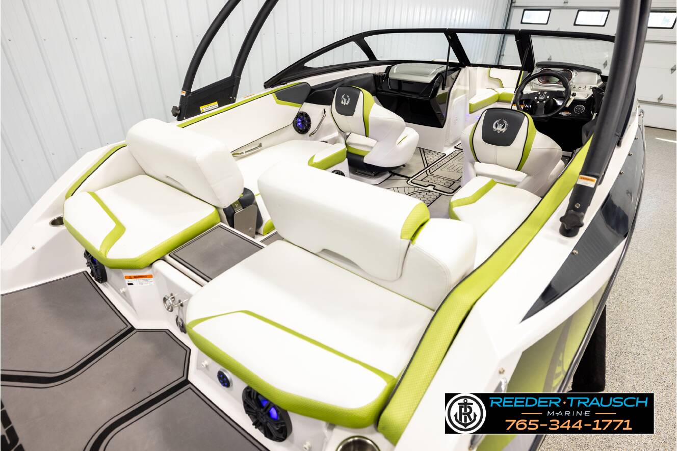 A photo of this 2016 Scarab 195