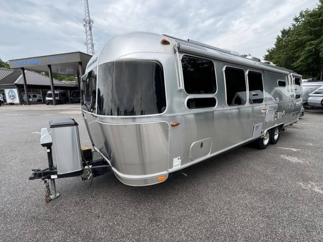A photo of this 2018 Airstream International Serenity 30RB Twin