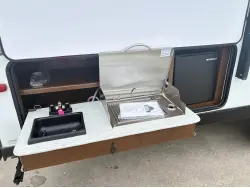 2018 Prime Time Manufacturing Tracer Breeze 26DBS