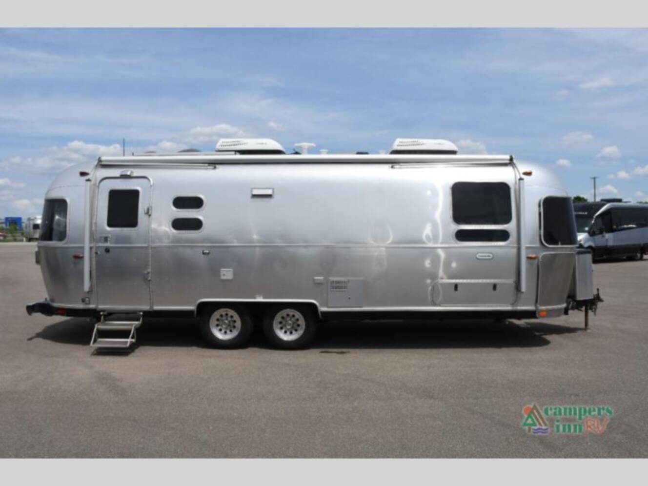 A photo of this 2019 Airstream Globetrotter 27FB Twin