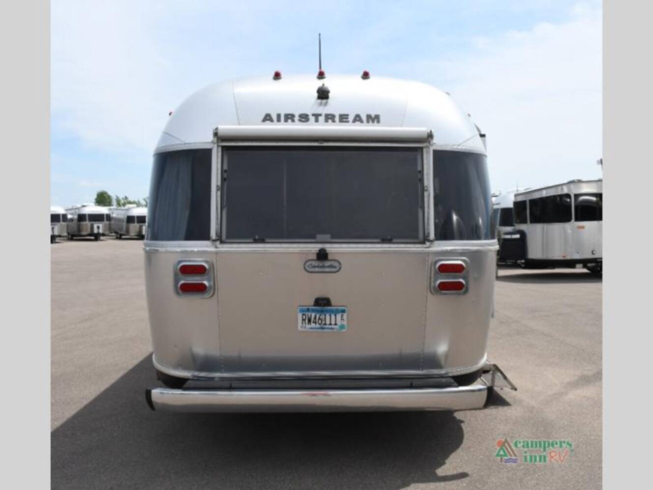 A photo of this 2019 Airstream Globetrotter 27FB Twin