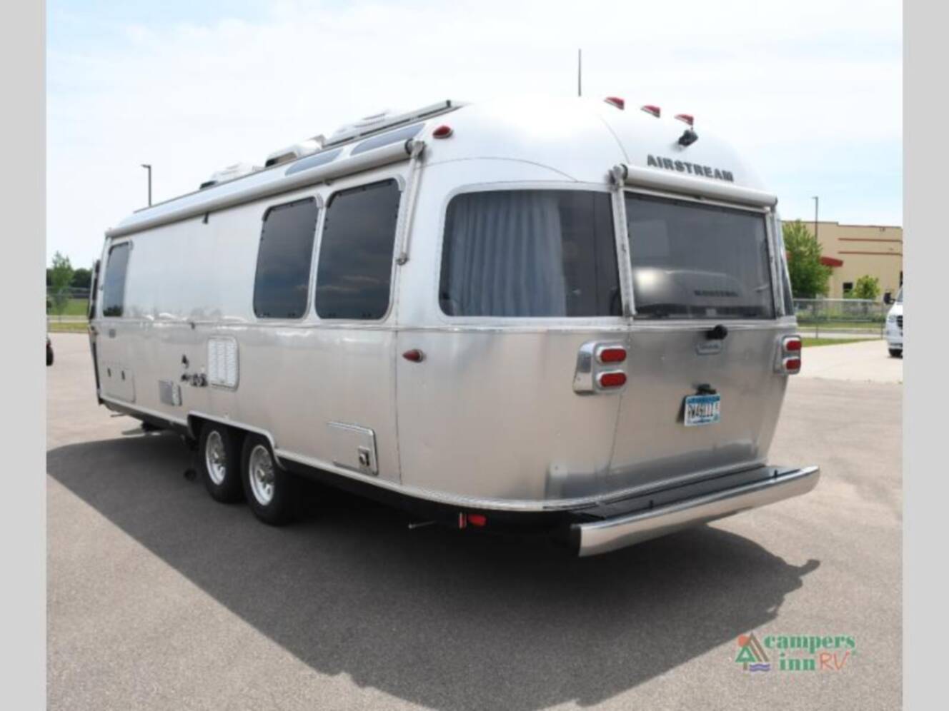 A photo of this 2019 Airstream Globetrotter 27FB Twin