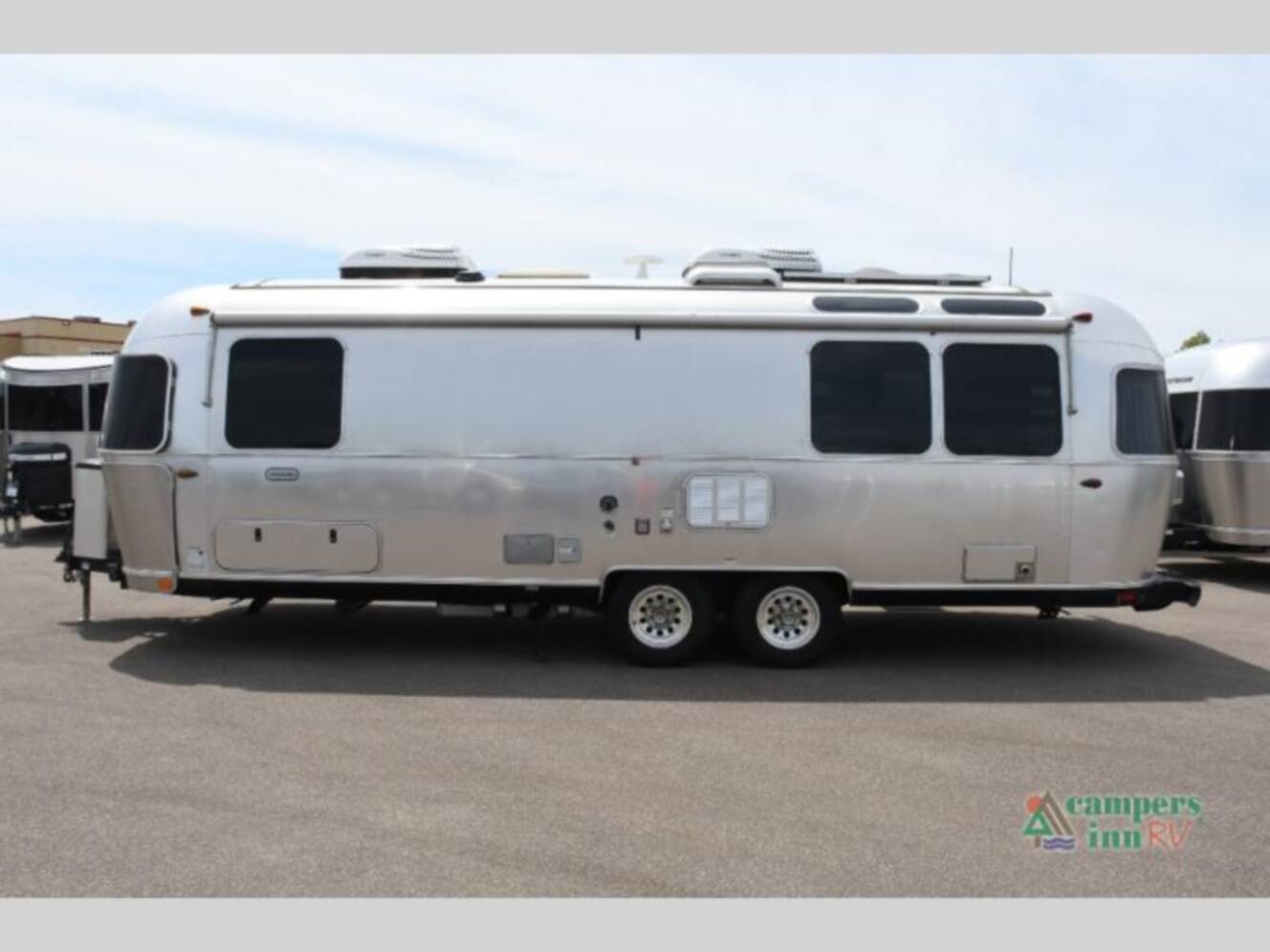 A photo of this 2019 Airstream Globetrotter 27FB Twin