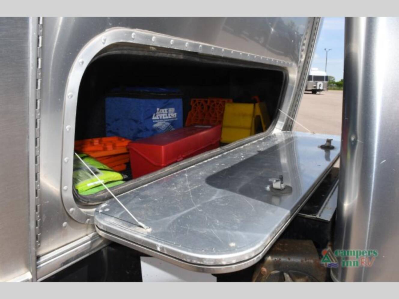 A photo of this 2019 Airstream Globetrotter 27FB Twin