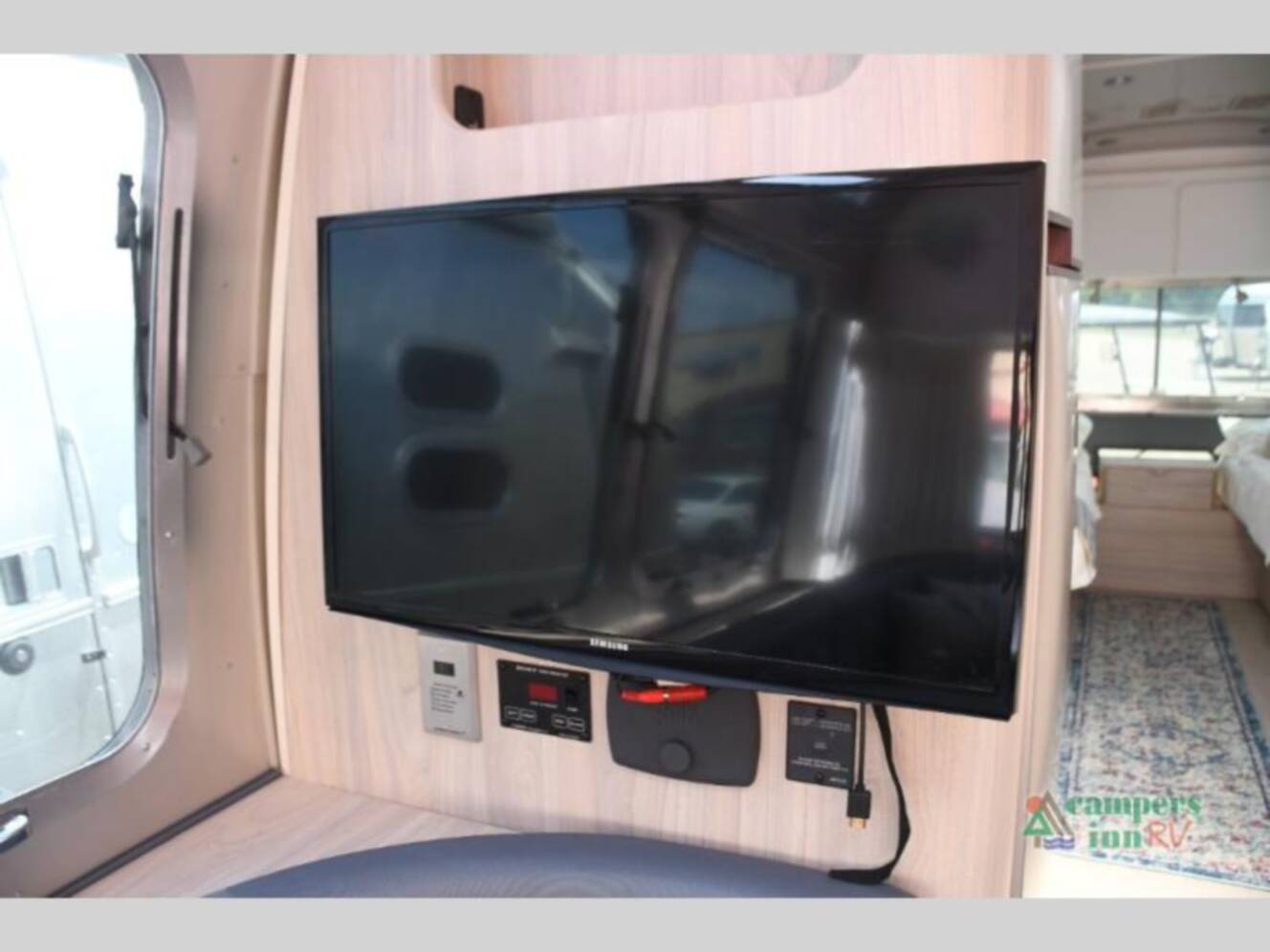 A photo of this 2019 Airstream Globetrotter 27FB Twin
