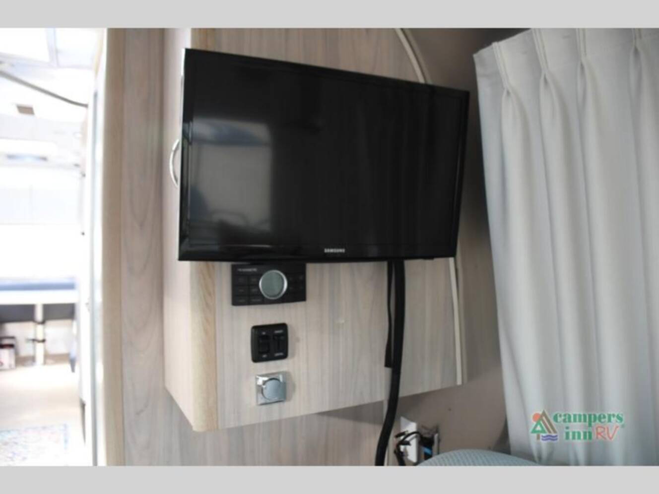A photo of this 2019 Airstream Globetrotter 27FB Twin