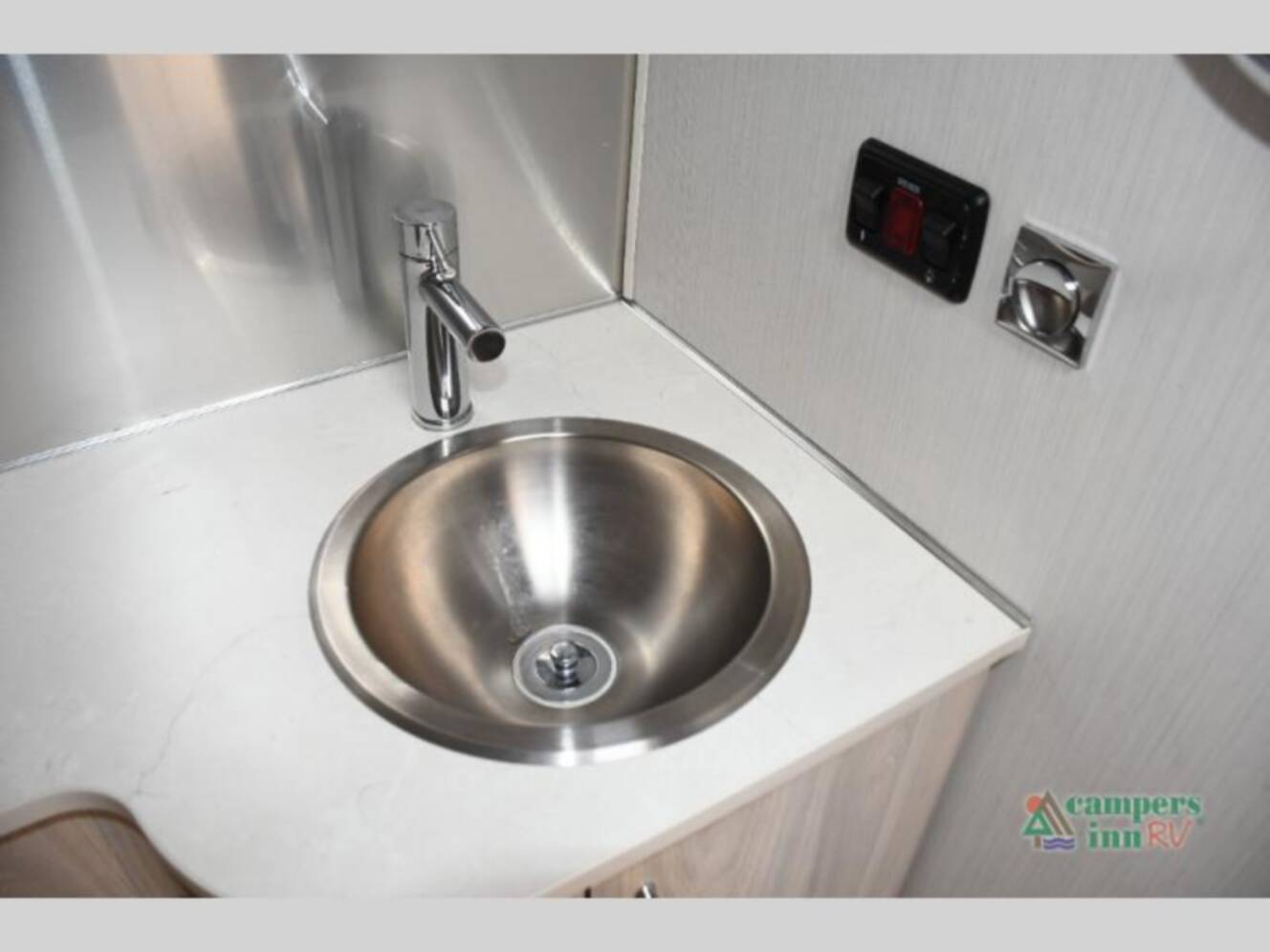 A photo of this 2019 Airstream Globetrotter 27FB Twin