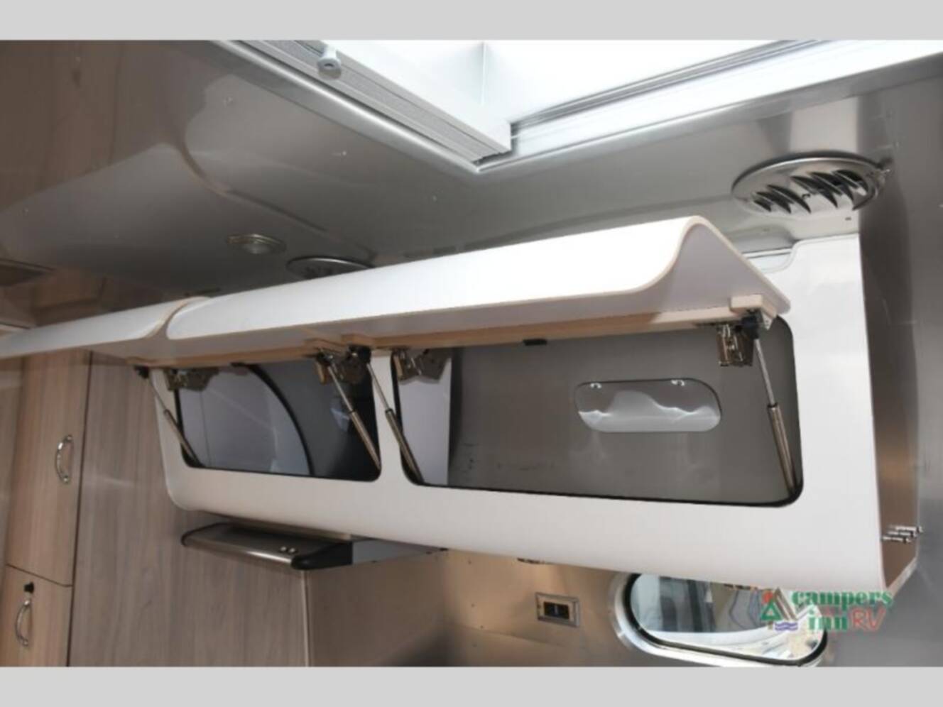 A photo of this 2019 Airstream Globetrotter 27FB Twin