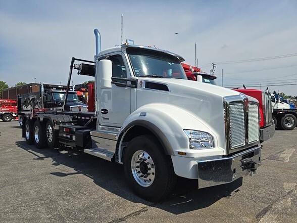 2025 KENWORTH T880 in Landover, MD