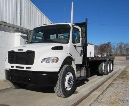 2022 FREIGHTLINER BUSINESS CLASS M2 106 in Grabill, IN