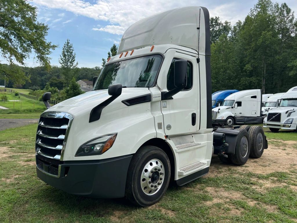 2021 FREIGHTLINER CASCADIA 116 in Fredericksburg, VA