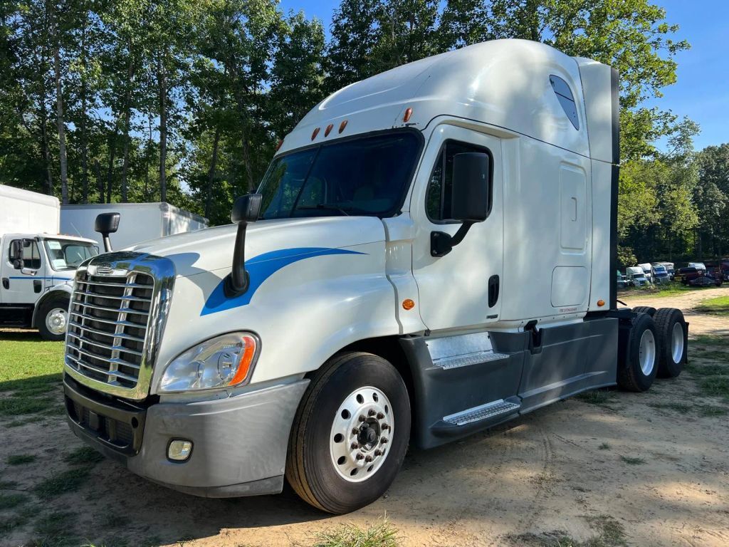 2016 FREIGHTLINER CASCADIA 125 in Fredericksburg, VA