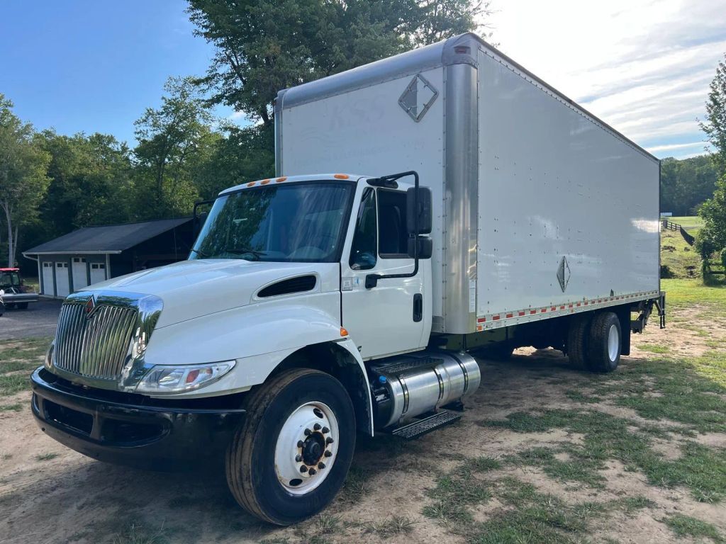 2019 INTERNATIONAL 4300 in Fredericksburg, VA