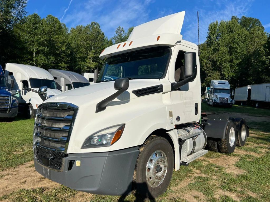 2020 FREIGHTLINER CASCADIA 126 in Fredericksburg, VA