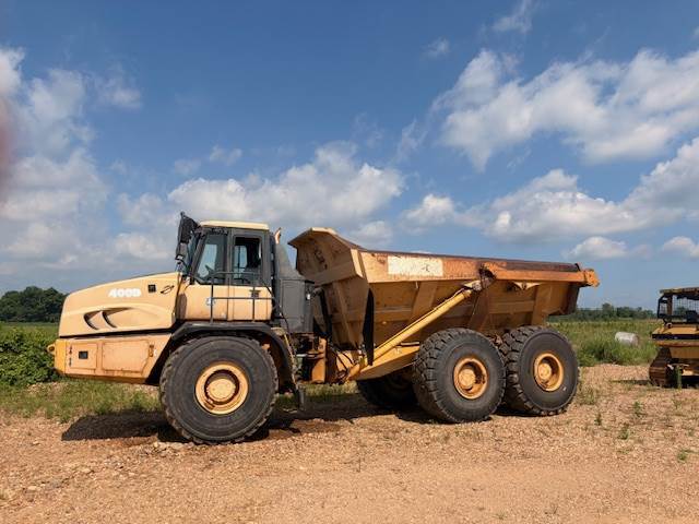 2003 John Deere 400D in Wayne, MI