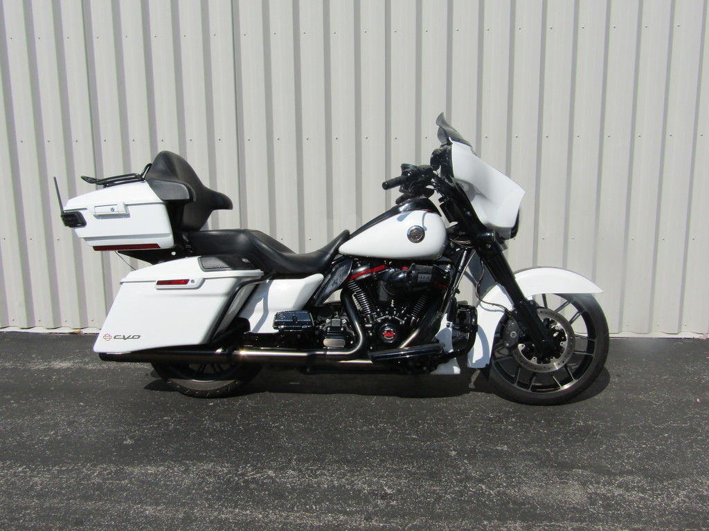2021 Harley-Davidson® FLHXSE - CVO Street Glide® CVO in St. Charles, MO