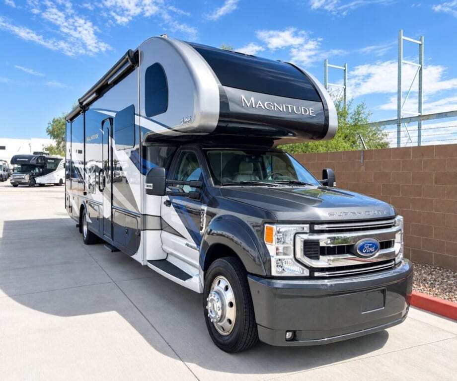 2021 Thor Motor Coach MAGNITUDE BH35 in mesa AZ